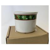 NIB Holiday 1 pint crock