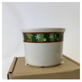 NIB Holiday 1 pint crock