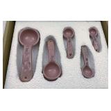 NIB pink Measuring spoons