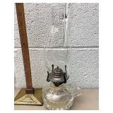 Oil lamp with handle