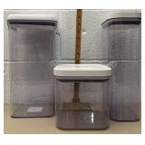 OXO Set of three sealable canisters