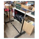 Adjustable clothes rack