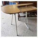 Sewing machine table with folding legs