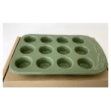 NIB Sage mini muffin pan