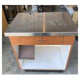 Shelf with metal top