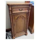 Jewelry cabinet