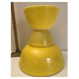 Yellow Pyrex mixing bowl set