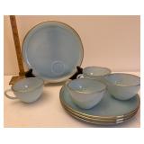 Set a four fire king plates with cups