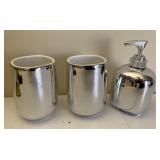 Silver bathroom set