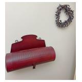 Tinderbox and wreath decor