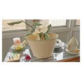 Miscellaneous decor