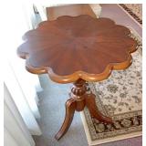 Flower shaped wood stand