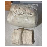 Queen comforter and pillow cases