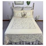 Full size bed with quilt and pillows all linens
