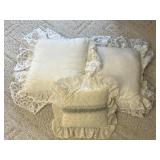 White throw pillow