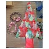 Quilted Christmas tree and two small wreaths