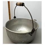 Aluminum pot