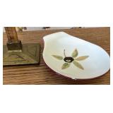 Hartstone pottery Buckeye spoon rest has flea