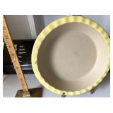 Home and garden party stoneware pie plate