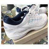 Ladies size 9 1/2 easy spirit shoes Brand new