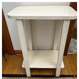 White stand