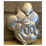 Wilton Mickey Mouse cake pan