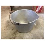 Aluminum bucket