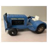 Metal tonka tractor. With broken steering wheel