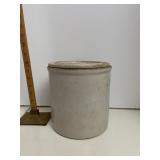 Stoneware crock with lid