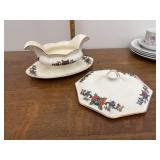 Cambridge ivory gravy boat and lid