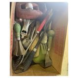 Miscellaneous kitchen utensils
