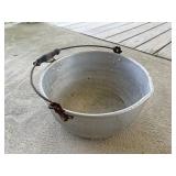 Aluminum pot