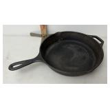 Lodge Cast iron skillet