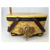 Longaberger 2011 Cake/small picnic with riser lid