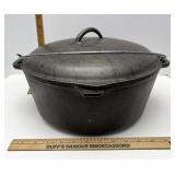 Cast iron pot with lid