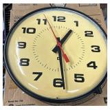 Electric wall clock