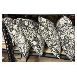 4 Outdoor pillows