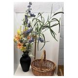 Basket Vista and floral decor