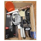 Assorted kitchen items