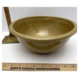 Stoneware bowl has crack
