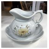 McCoy pitcher and pan pitcher has chip