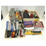 HO TRAIN SET WITH BUILDINGS AND ACCESSORIES HO TRAIN SET WITH BUILDINGS AND ACCESSORIES