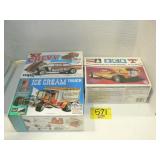 3 SEALED MODEL KITS 3 SEALED MODEL KITS