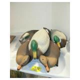 GROUP OF PLASTIC DECOYS GROUP OF PLASTIC DECOYS