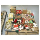 PALLET WITH CHRISTMAS DECORATIONS (PALLET NOT PALLET WITH CHRISTMAS DECORATIONS (PALLET NOT