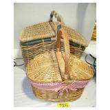 2 PICNIC BASKETS