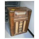 TRUTONE VINTAGE CABINET RADIO