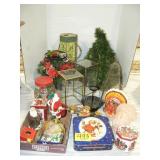 CHRISTMAS AND THANKSGIVING DÉCOR, GLASS DISPLAY