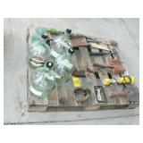 PALLET WITH WINE BOTTLES, HAND TOOLS, HORSESHOES,