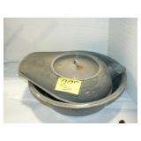 GRANITEWARE URINAL AND DISH PAN